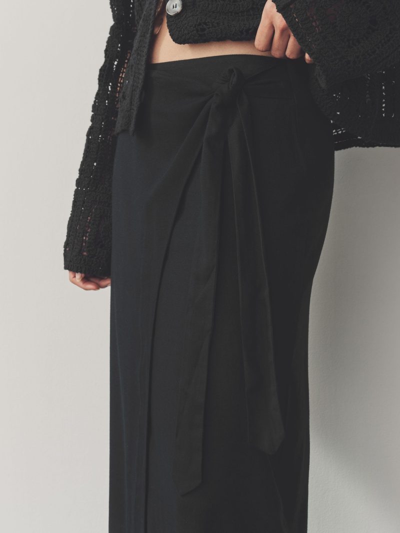 BLU84286 Black Maxi Sarong Skirt with Linen - Image 4