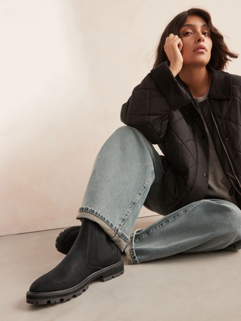 BLU84280 Black Standard/Wide Chelsea Boots